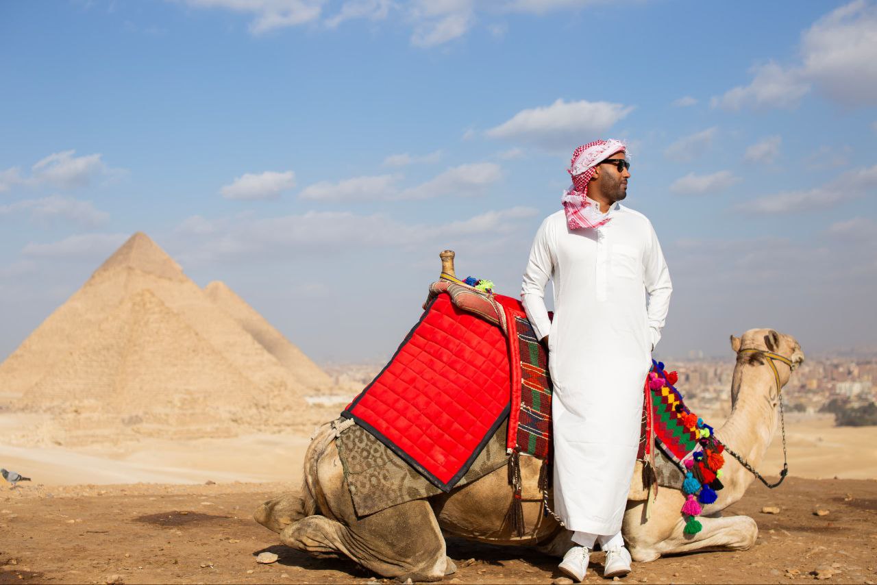 Exclusive Pyramids Tour with a Professional Photo Session